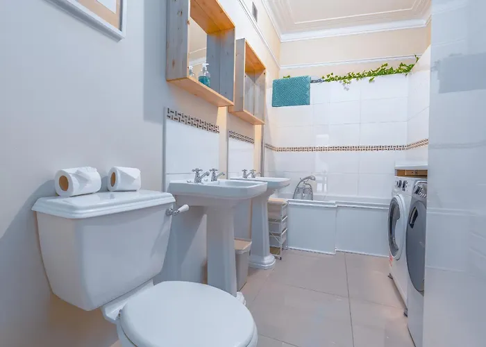 Victorian Serviced Apartment, Parking, Workspace Бристоль