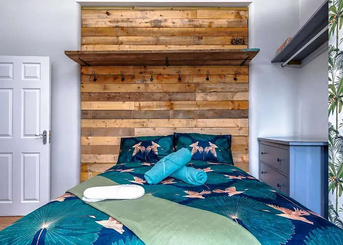 Апартаменти Victorian Serviced Apartment, Parking, Workspace Бристоль