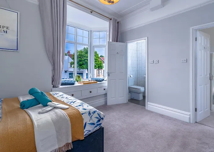 Victorian Serviced Apartment, Parking, Workspace * Бристоль