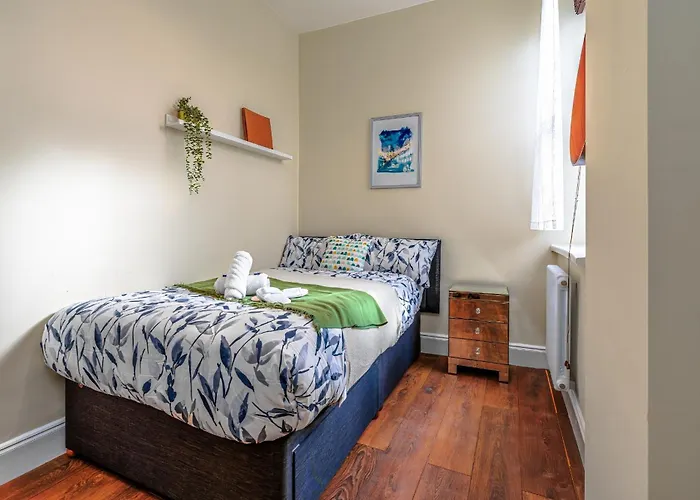 Victorian Serviced Apartment, Parking, Workspace