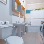 Victorian High Street Flat, Parking, Wifi Bristol