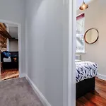 Victorian High Street Flat, Parking, Wifi Apartment Bristol
