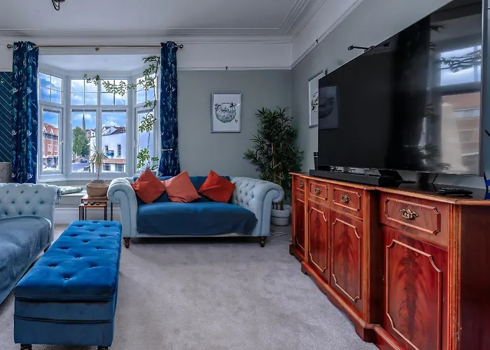 Victorian Serviced Apartment, Parking, Workspace *