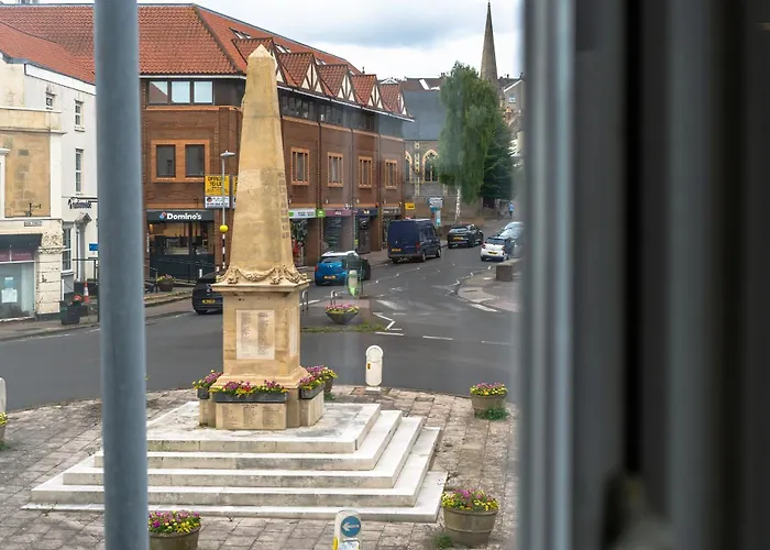 Victorian High Street Flat, Parking, Wifi Apartment