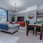Victorian High Street Flat, Parking, Wifi Lejlighed