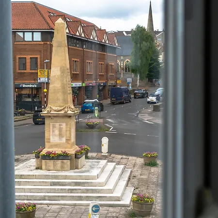 Victorian High Street Flat, Parking, Wifi Lejlighed