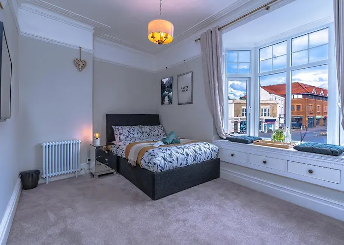 Victorian High Street Flat, Parking, Wifi ブリストル