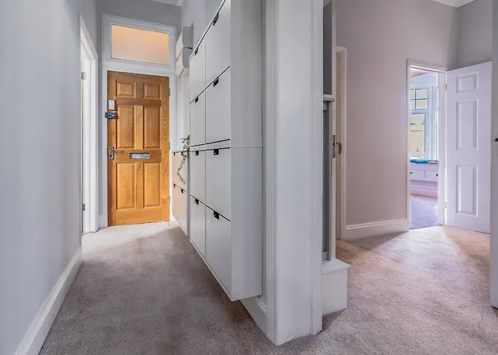 Victorian High Street Flat, Parking, Wifi Appartamento *